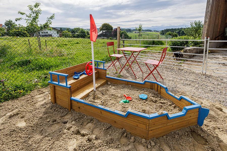 Farm stay Uelis-stoeckli-gaestezimmer Auf Bauernhof Mit Billiard Und Alpakatrekking Meikirch